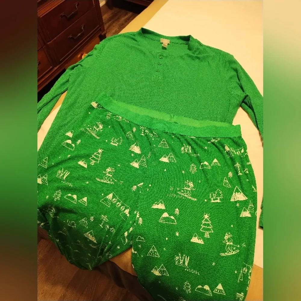 Men's Green Christmas Pajama Set with Tree Print